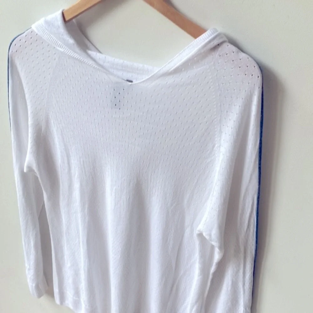 Sweaty Betty Long-sleeve eyelet White hooded top & blue trim on sleeves, Size M - Picture 4 of 10